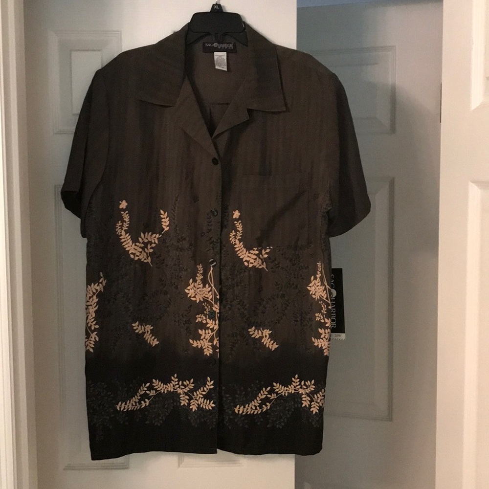 NWT Sag Harbor button you blouse